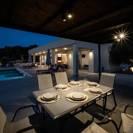 Kristi By Vintage Travel * Spartokhórion