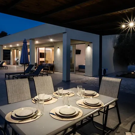 Kristi By Vintage Travel * Spartokhórion